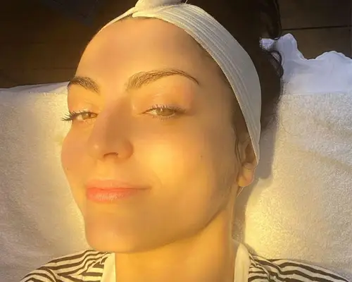 glowing light on model