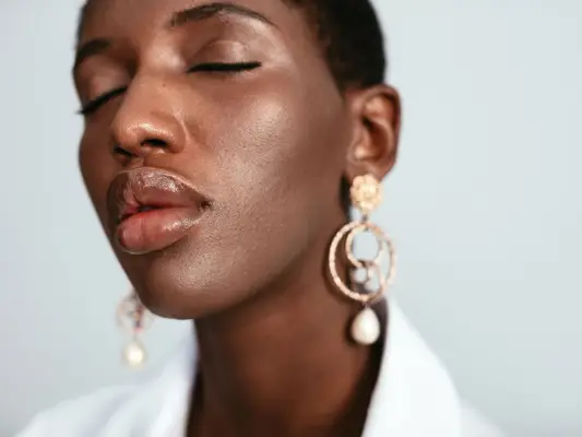 Tak, musisz nosić krem przeciwsłoneczny na ustach - oto dlaczego