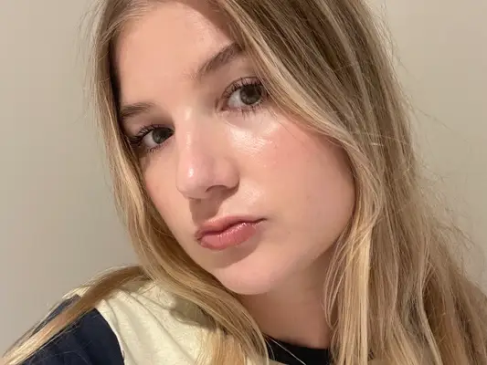 O hidratante de leite orvalhado de Tatcha é o meu novo objetivo para a pele brilhante durante todo o verão