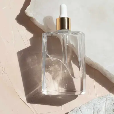 O que é propileno glicol na pele? E é seguro? Dermatologistas explicam