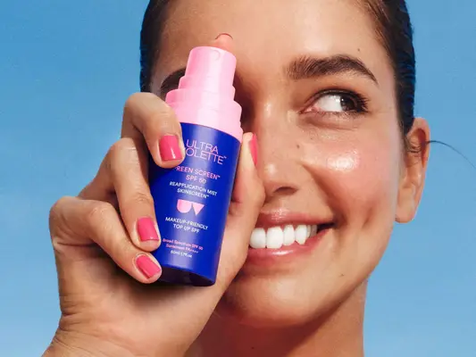 La nuova SPF Mist di Ultra Violette ti farà davvero desiderare di riapplicare la crema solare