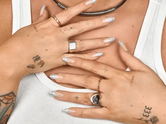 Vent - hvor ofte skal jeg fugte min nye tatovering?