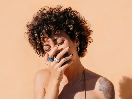 26 idées de tatouage «féminines» qui transcendent le genre