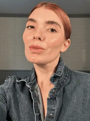 carly cardellino with dewy skin