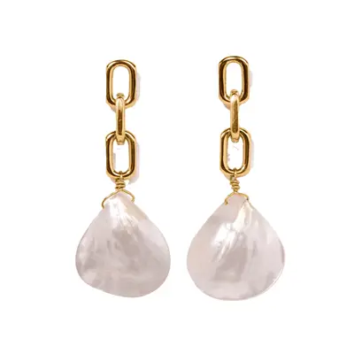Adorn Pili Monroe Earrings in gold chain with pearl