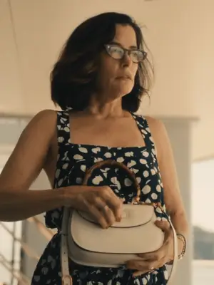 Parker Posey carries a white Gucci handbag with bamboo top handle on The White Lotus