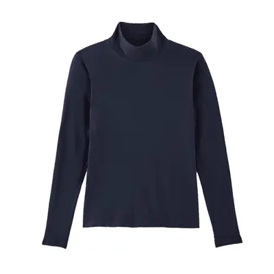 A model is wearing a white knit headband