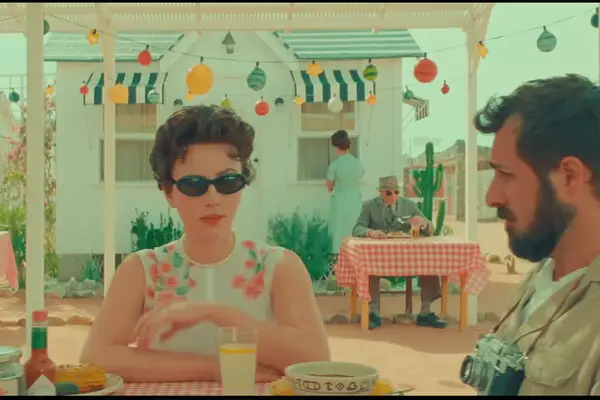 Vístete como una película de Wes Anderson para el mejor verano de chicas Twee