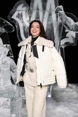Anne Hathaway moncler white ski outfit