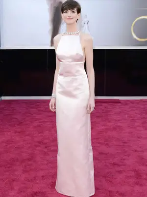 Anne Hathaway wearing a light pink Prada gown and sparkly jewelry at the 2013 Oscars
