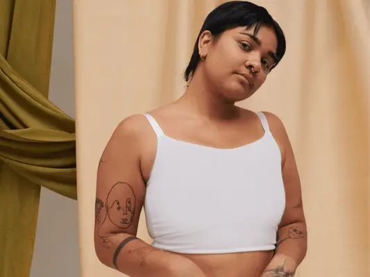 Estas 8 marcas de lencería trans le darán euforia de género