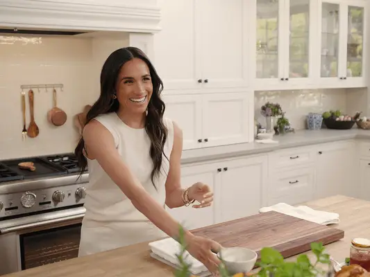 Ho trovato tutto ciò che Meghan Markle indossa in With Love, Megan