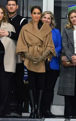 Meghan Markle wearing skinny jeans