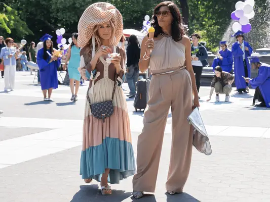 Alle kler seg som Carrie Bradshaw bortsett fra Carrie Bradshaw