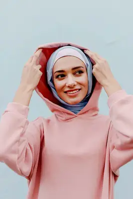 muslim femme wearing pink hoodie and blue hijab