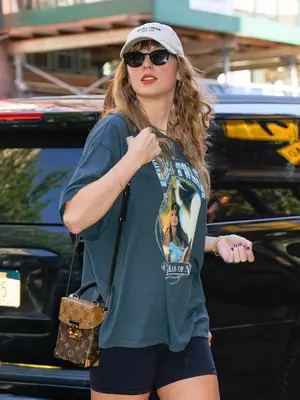 Ashya Shema Slingback Bag in trilogy oxblood red