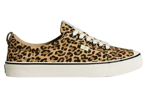Cariuma Oca Low in Leopard Canvas