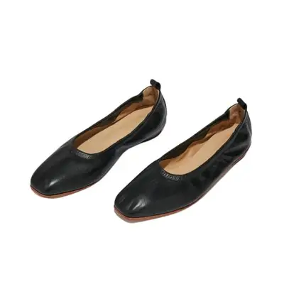 ballet flats in black