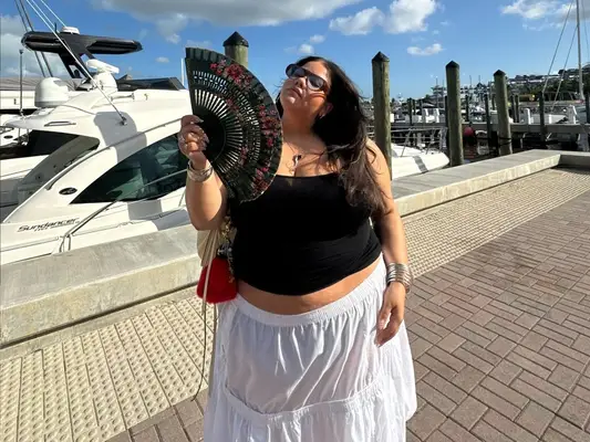 10 pomysłów na strój letnich na krągłe ciała ze świeżym, wietrznym uczuciem