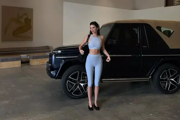 Kendall Jenner Repeat-Wears This Cool-Girl Athleisure Brandâand Itâs Up to 70% Off