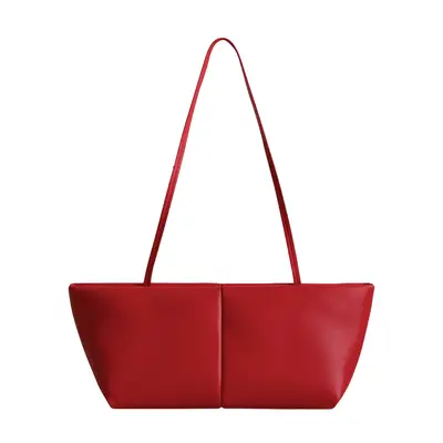Maeden Boulevard Sling Leather Shoulder Bag in red