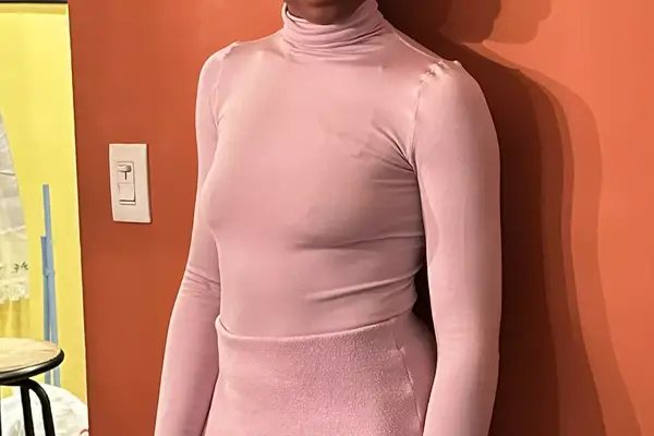 The front of a person wearing the Wolford Colorado Body