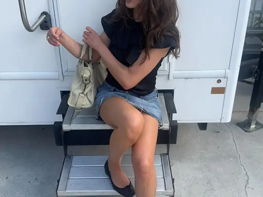 Le ragazze fantastiche adorano questa formula di abbigliamento codificata da Marissa Cooper per l'estate