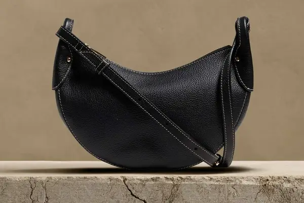 Banana Republic VIDA HALF-MOON SHOULDER BAG