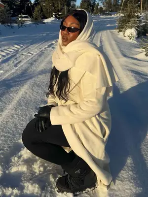 Aupen Nirvana Chain bag in black with gold chain strap