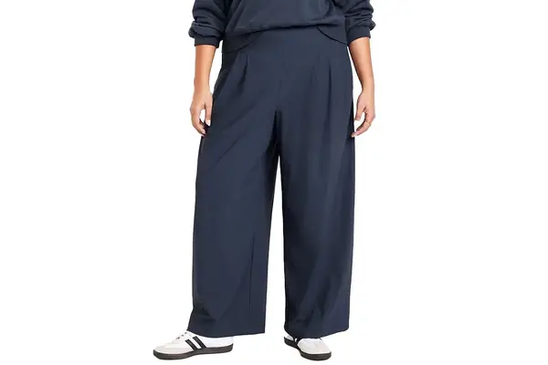 Old Navy Extra High-Waisted SleekTech Pleated Trousers 