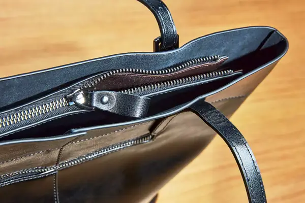 A close up of the zipper on the Katte Vintage Genuine Leather Tote Shoulder Bag