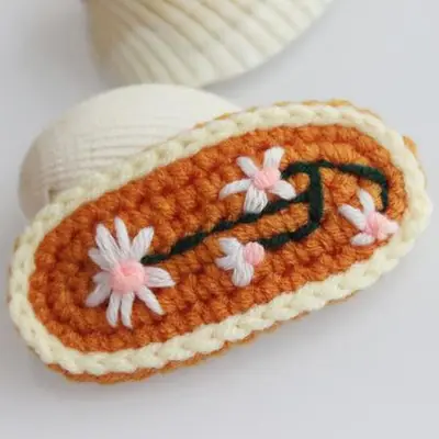 Handmade Small Floral Knit Clip