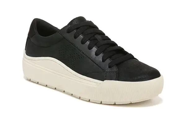 A close up of the sole on the Veja Venturi Alveomesh