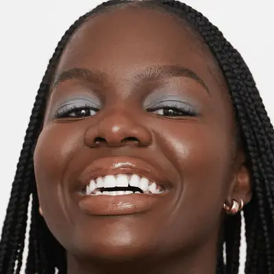 Como usar azul bebê, a sombra gelada que está esfriando meu guarda -roupa de primavera