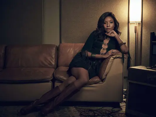 Nabiyah Be in Daisy Jones & The Six