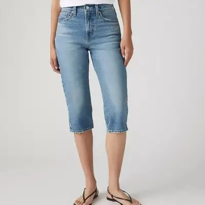 model wearing denim capri pants