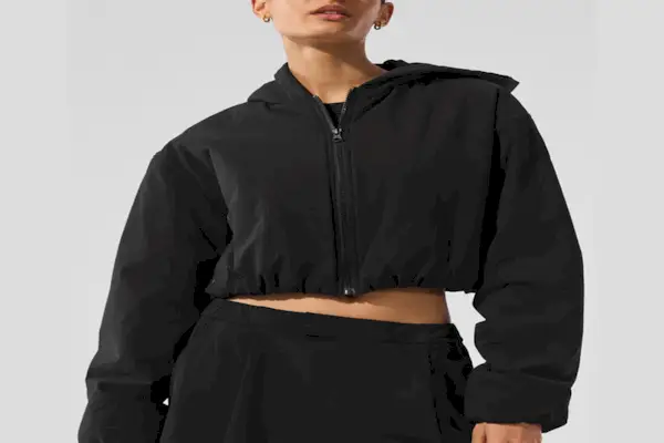 Krótka bluza z kapturem Mountain Peak i zamkiem na całej długości