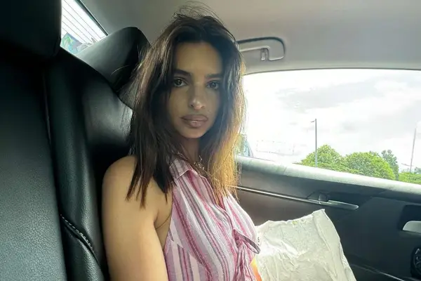 Emily Ratajkowski hat gerade bewiesen, dass dieser hautschwierige Y2K-Trend zurück ist