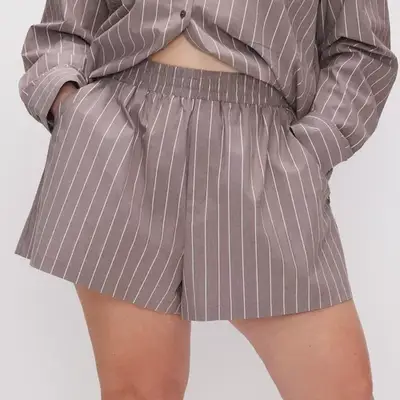 Good American Poplin Shorts in gray and white putty stripe