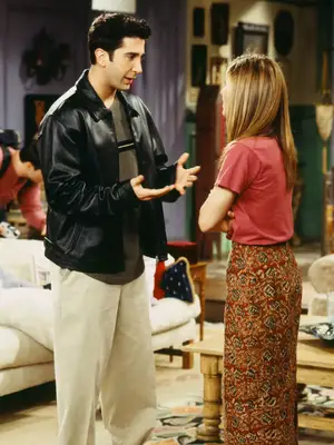 David Schwimmer and Jennifer Aniston on the set of 