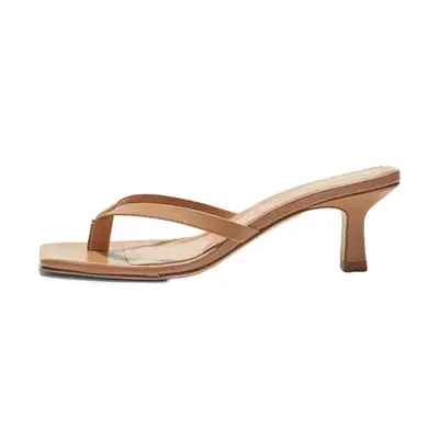 Aeyde Wilma Leather Toe-Post Sandals in hazelnut nappa