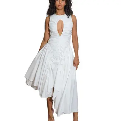 1389 Woodliff Bellevue Dress in white on model