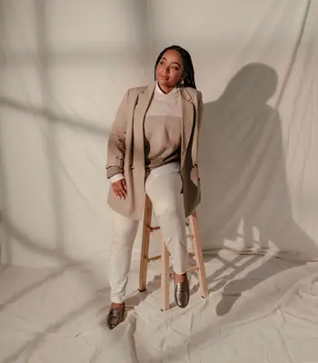 10 idées de tenue de travail polyvalente qui élèveront votre garde-robe