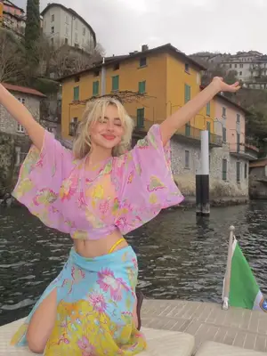 Coco and Breezy Flower Sunglasses in black