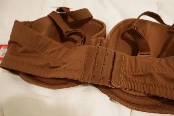 Closeup of the Curvy Kate Luxe Strapless Bra clasps 