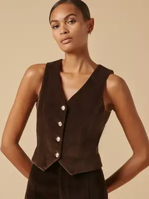 Model wearing brown vest and bottoms from Lisou against neutral background