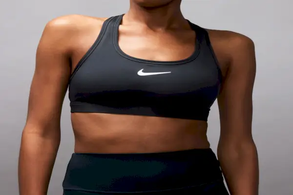 Recenze sportovní podprsenky Nike Swoosh: Moje upřímná recenze po roce testování