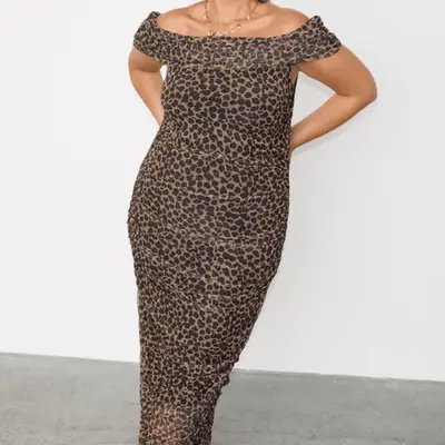 Retrofete Julia Dress in port wine burgundy on model