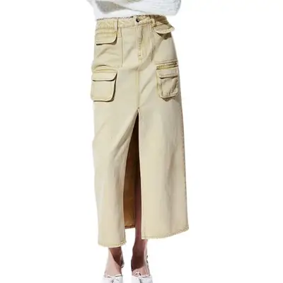 model wearing H&M cargo maxi skirt 