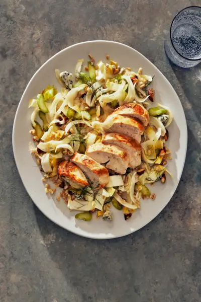 ensalada de escarola con pollo y queso azul